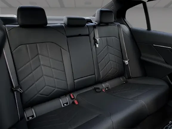 BMW 550 e xDrive M-Sport Pro = NEW = Гаранция, снимка 11 - Автомобили и джипове - 53856876