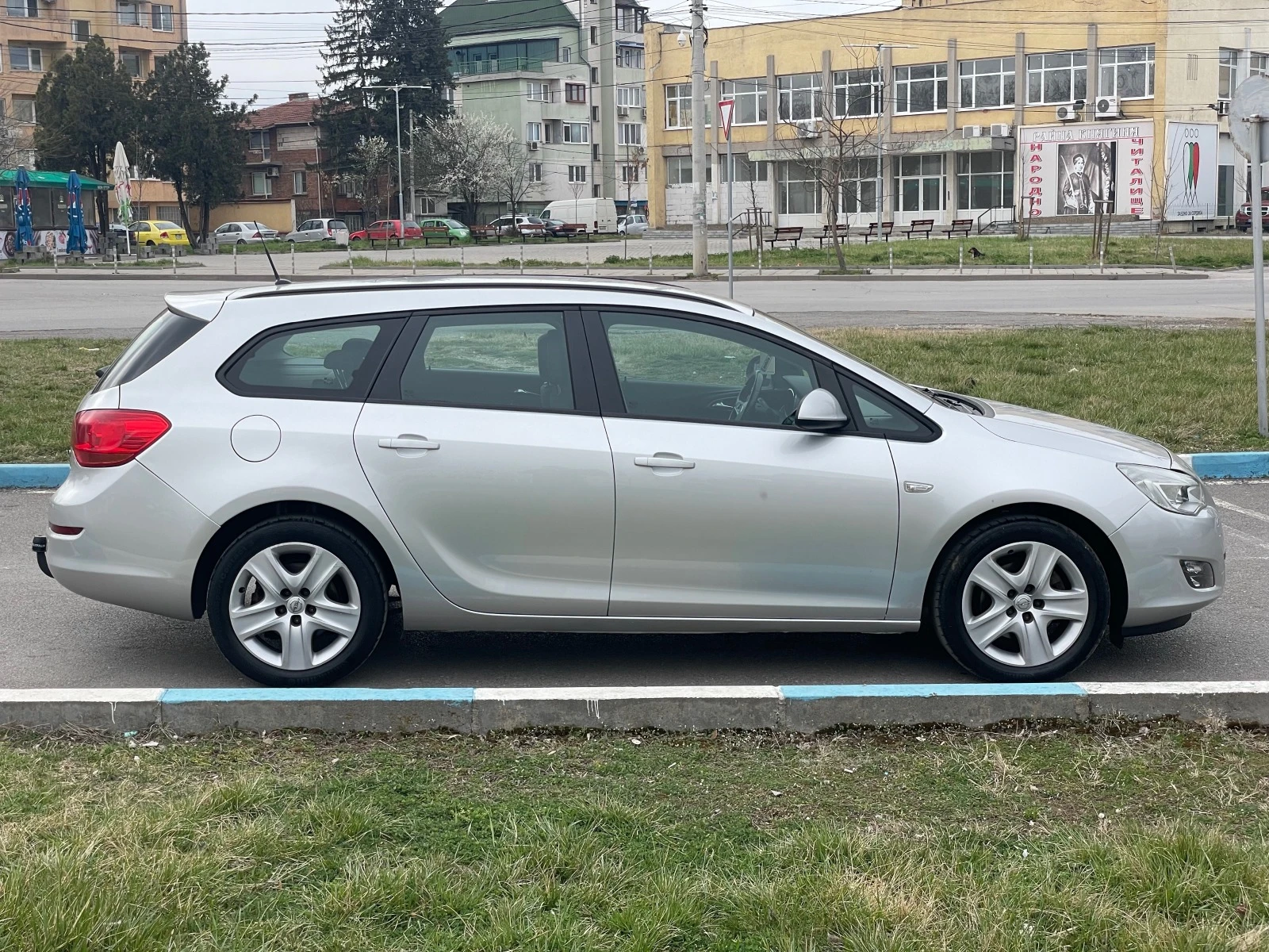 Opel Astra 1.7CDTi Sports Tourer - изображение 4