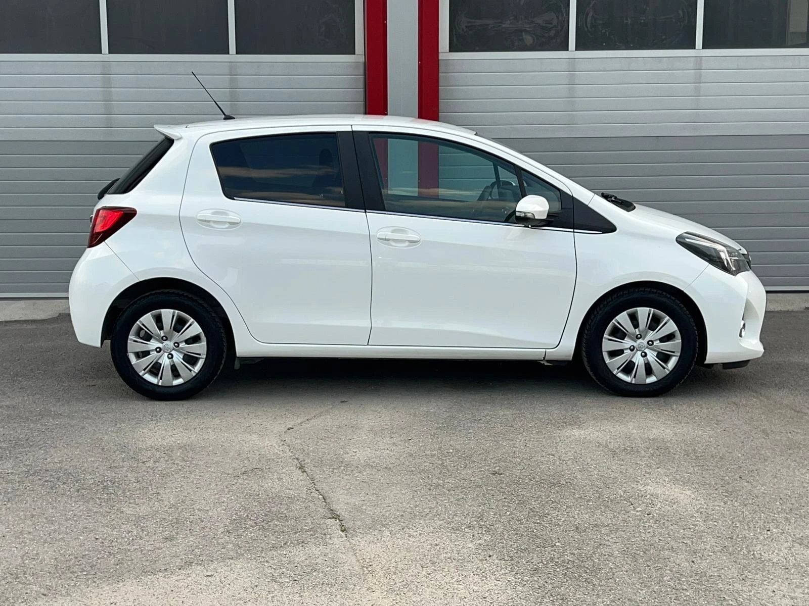 Toyota Yaris 1.4D-4D NAVI KAMERA KLIMATIK 6-СКОРОСТИ ЛИЗИНГ!!! - изображение 7