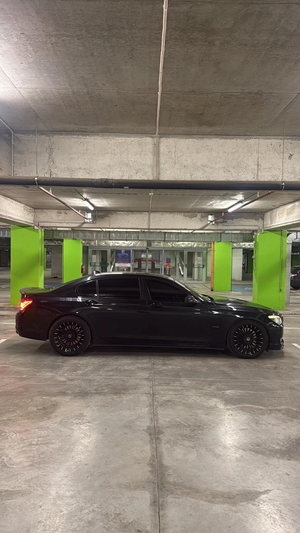 BMW 750 Li INDIVIDUAL, снимка 2 - Автомобили и джипове - 53651756