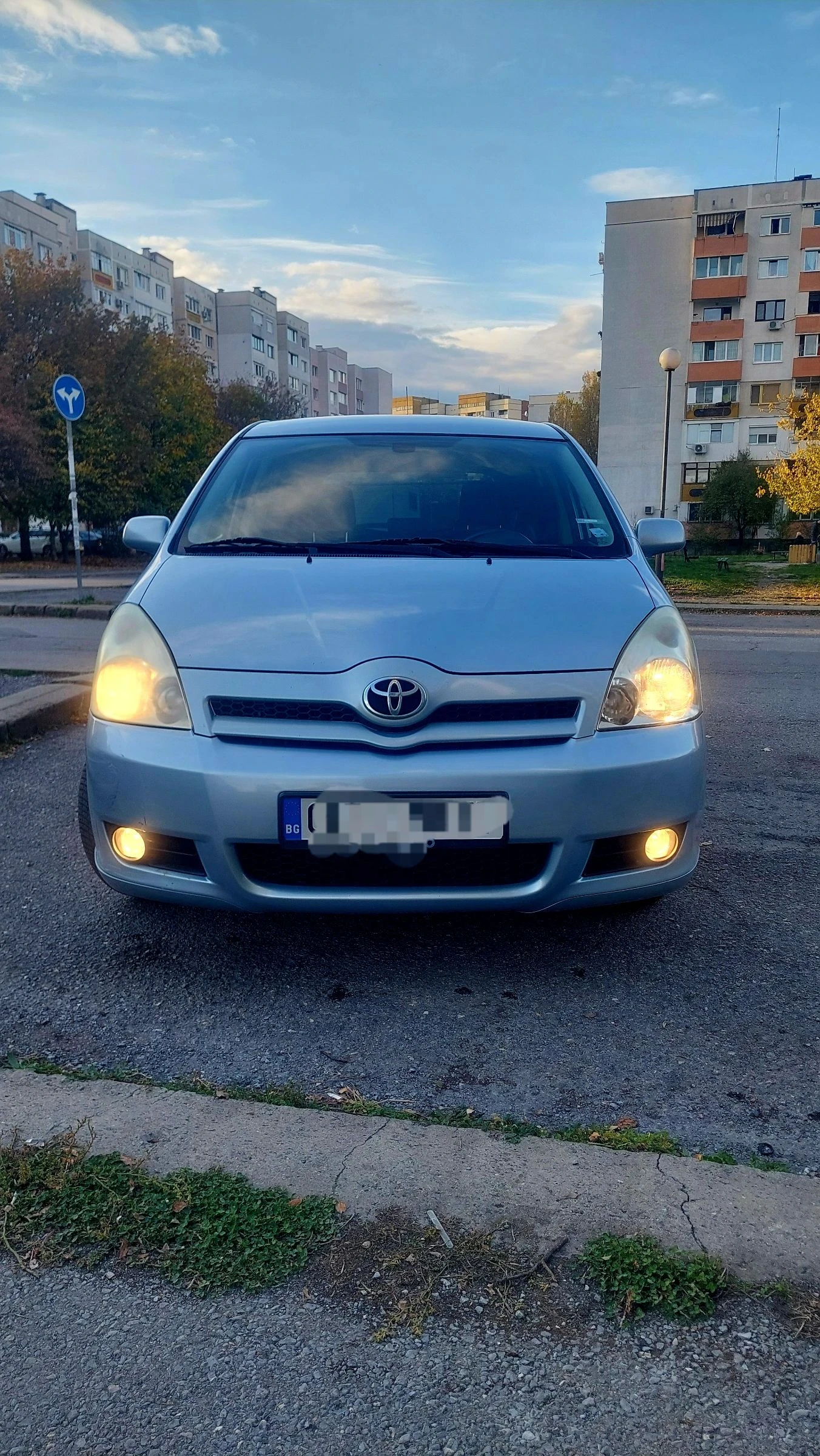 Toyota Corolla verso 1.8 Газ 7 места, снимка 2 - Автомобили и джипове - 54362139