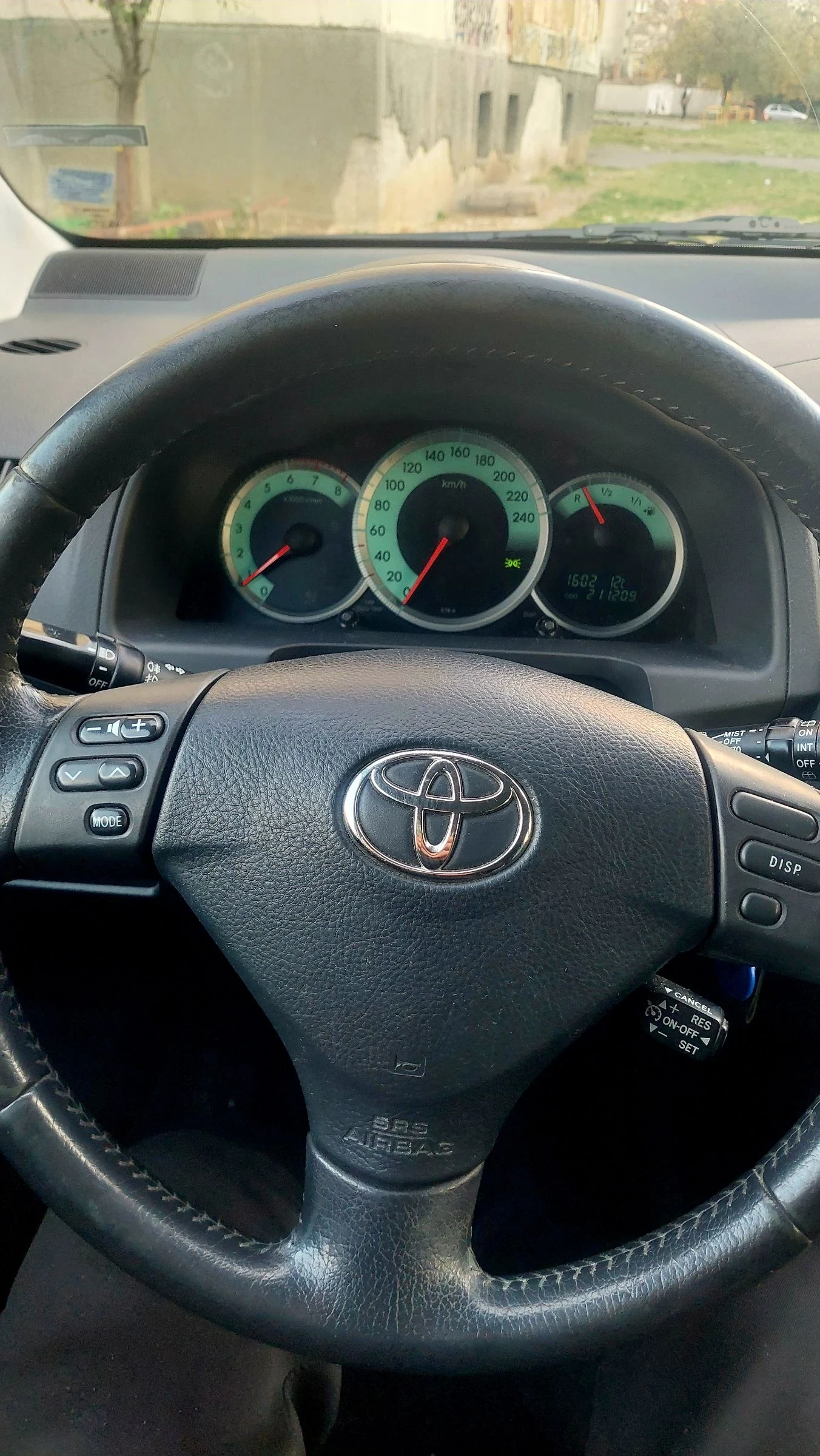 Toyota Corolla verso 1.8 Газ 7 места, снимка 11 - Автомобили и джипове - 54362139