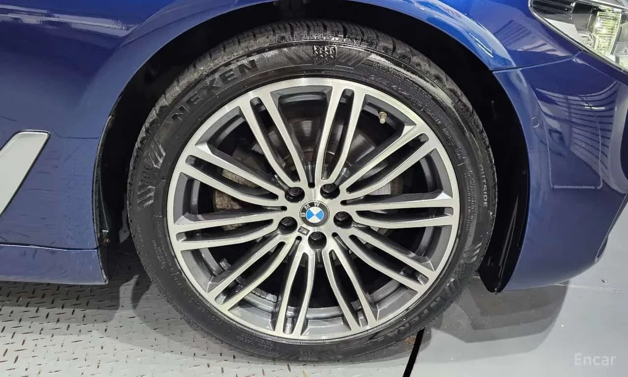BMW 520 d M Sport Package Plus * ОПЦИЯ ЗА ФИНАНСИРАНЕ, снимка 5 - Автомобили и джипове - 55619642