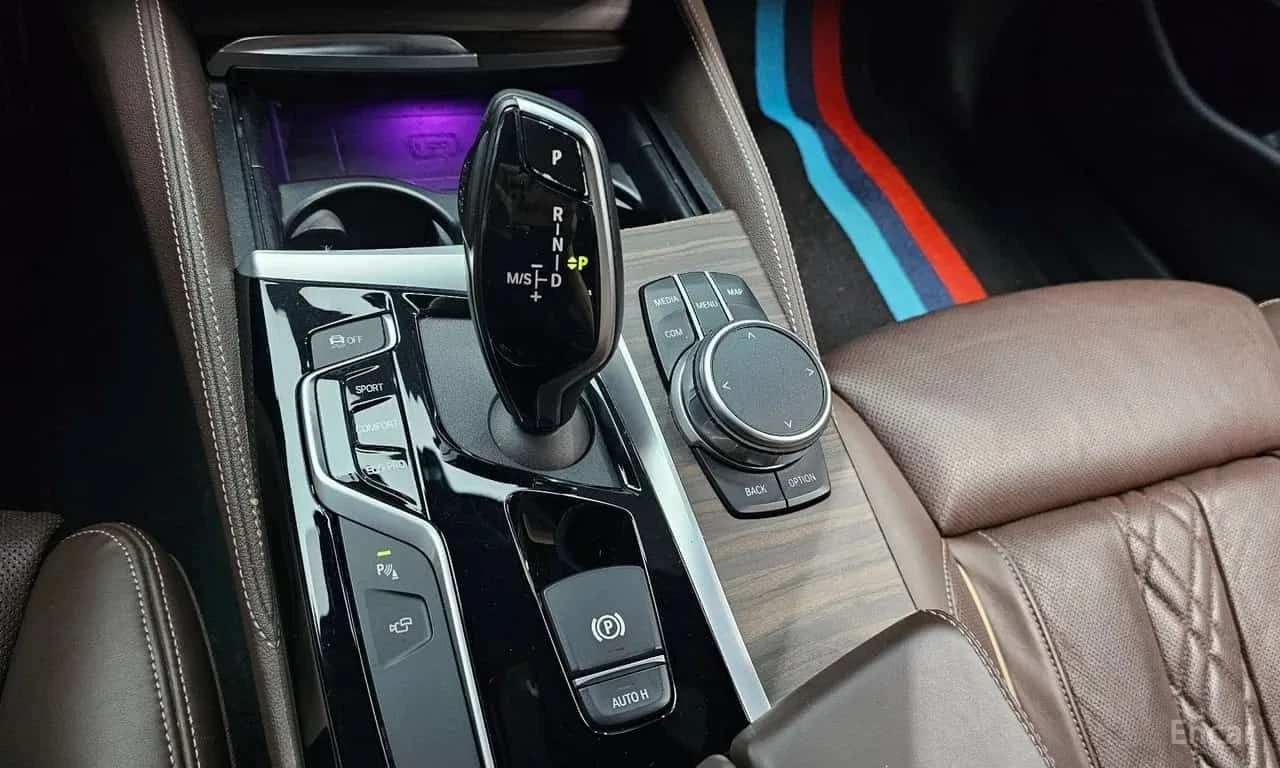 BMW 520 d M Sport Package Plus * ОПЦИЯ ЗА ФИНАНСИРАНЕ, снимка 9 - Автомобили и джипове - 55619642
