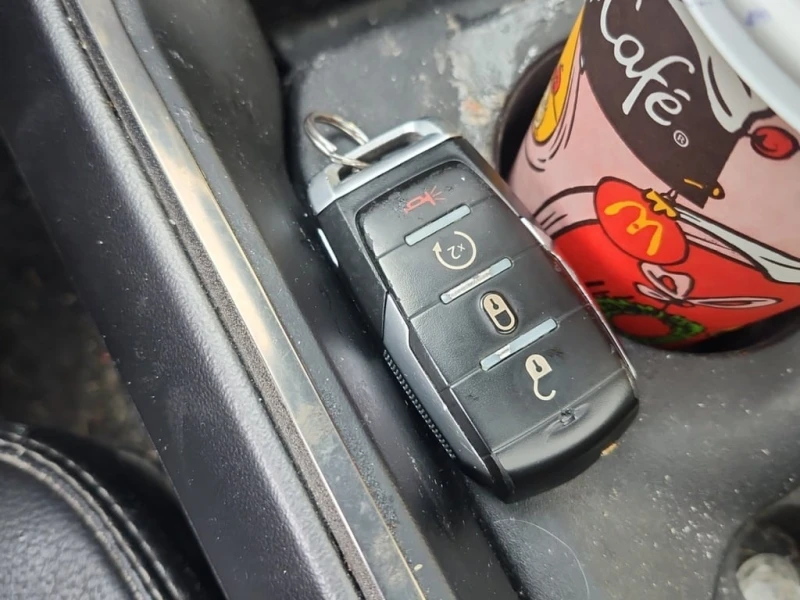 Dodge RAM 1500 5.7 * SPORT CREW * CARFAX * ФИНАНСИРАНЕ, снимка 8 - Автомобили и джипове - 53053621