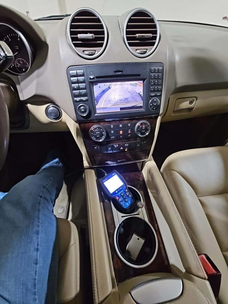 Mercedes-Benz ML 500 AMG* PACK* ПОДГРЕВ* КАМЕРА* КЕЙЛЕС* , снимка 4 - Автомобили и джипове - 53580903