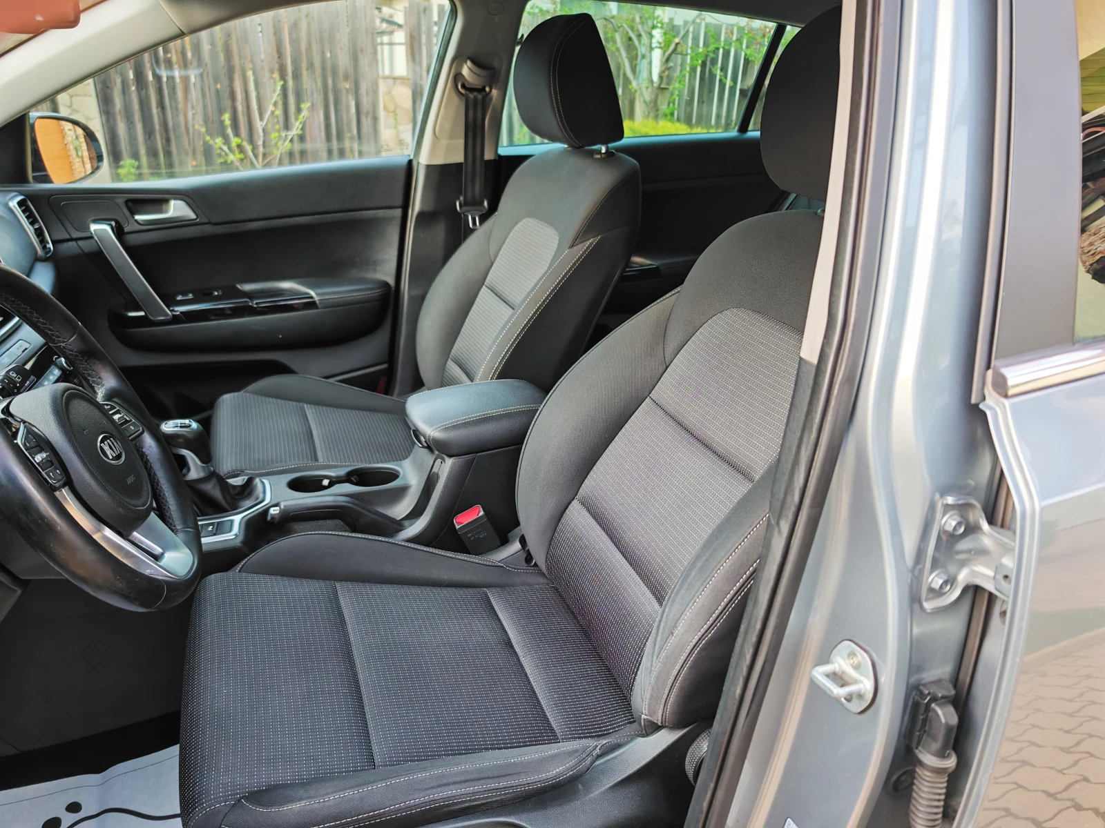 Kia Sportage 1.6 CRDI-MILD HYBRID - изображение 8