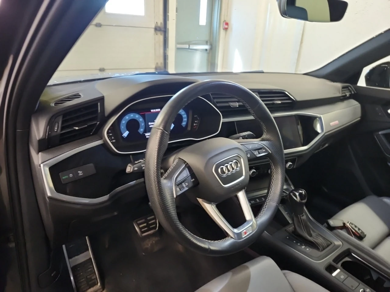Audi Q3 * CARFAX * АВТО КРЕДИТ * ЦЕНА ДО БГ! - изображение 9