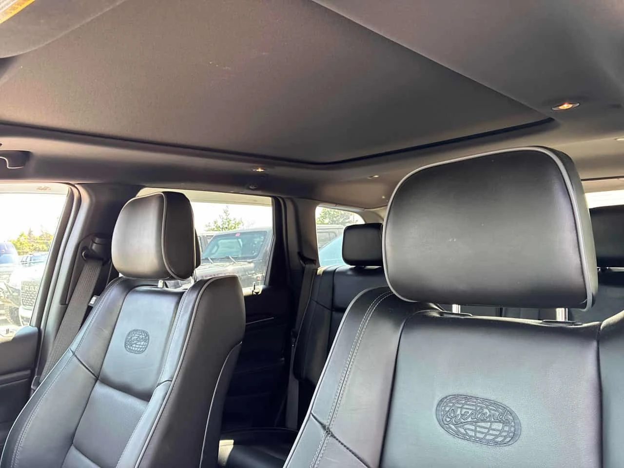 Jeep Grand cherokee * Overland * CARFAX * ПОДГРЕВИ * ПАНО * АВТОКРЕДИТ, снимка 11 - Автомобили и джипове - 55260344