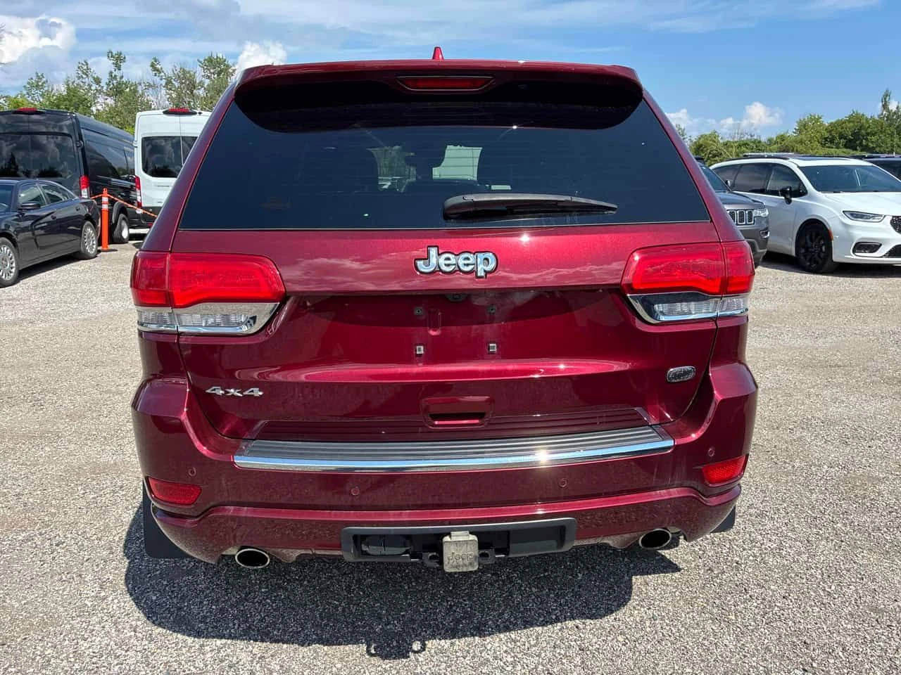 Jeep Grand cherokee * Overland * CARFAX * ПОДГРЕВИ * ПАНО * АВТОКРЕДИТ, снимка 4 - Автомобили и джипове - 55260344