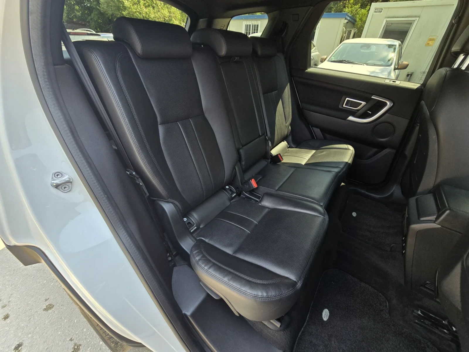 Land Rover Discovery 2.0D 150к.с 4х4 Топ състояние , снимка 14 - Автомобили и джипове - 55595067