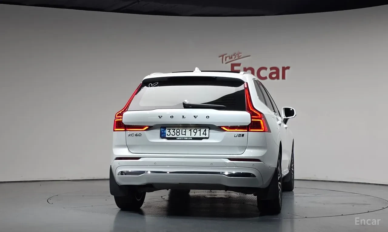 Volvo XC60 B5 Ultimate Bright| B&Wilkins| 360| HUD| БЕЗ ИНЦИД, снимка 4 - Автомобили и джипове - 55727807