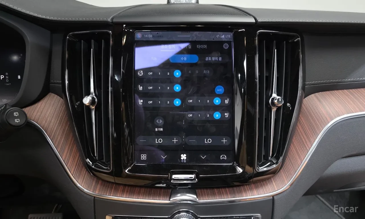 Volvo XC60 B5 Ultimate Bright| B&Wilkins| 360| HUD| БЕЗ ИНЦИД, снимка 15 - Автомобили и джипове - 55727807