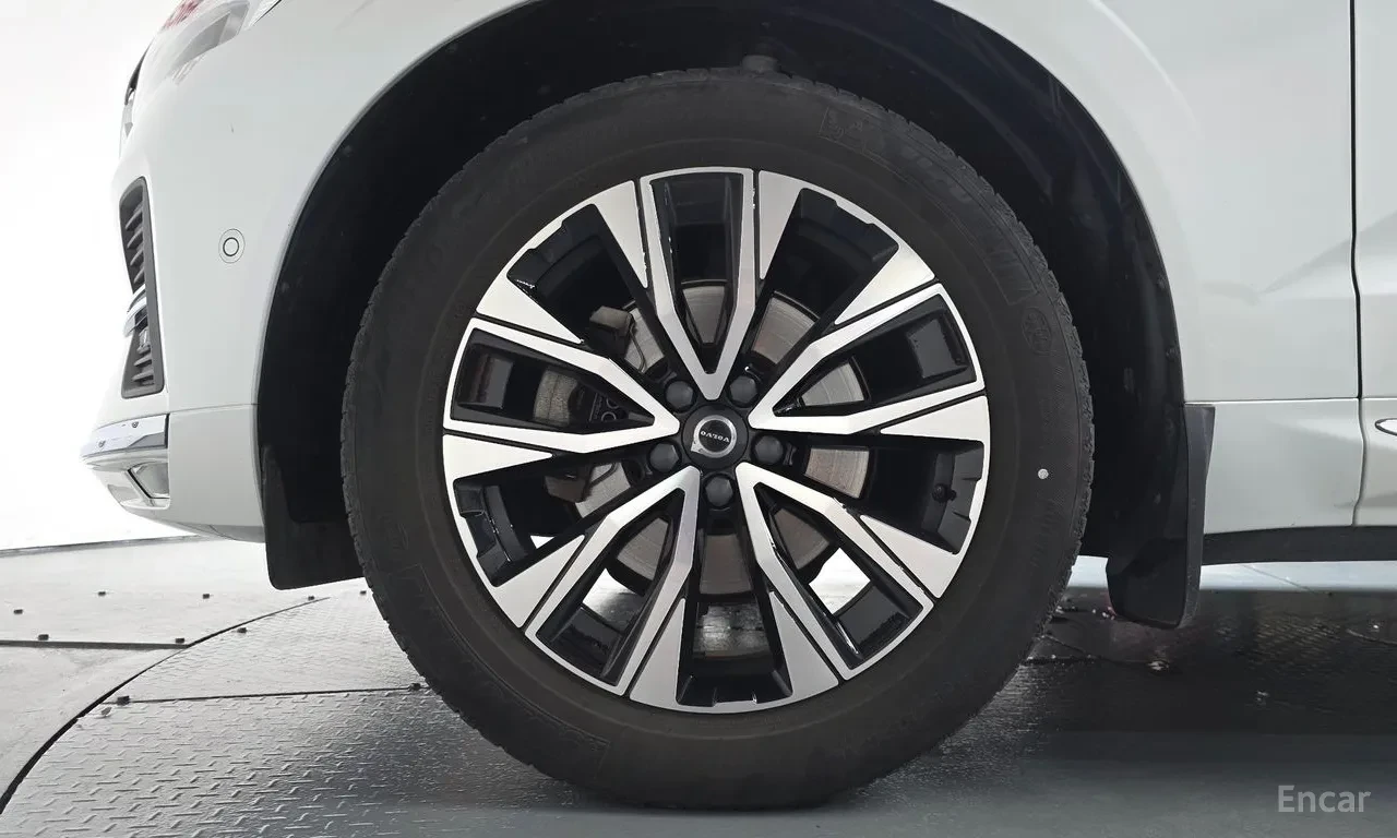Volvo XC60 B5 Ultimate Bright| B&Wilkins| 360| HUD| БЕЗ ИНЦИД, снимка 7 - Автомобили и джипове - 55727807