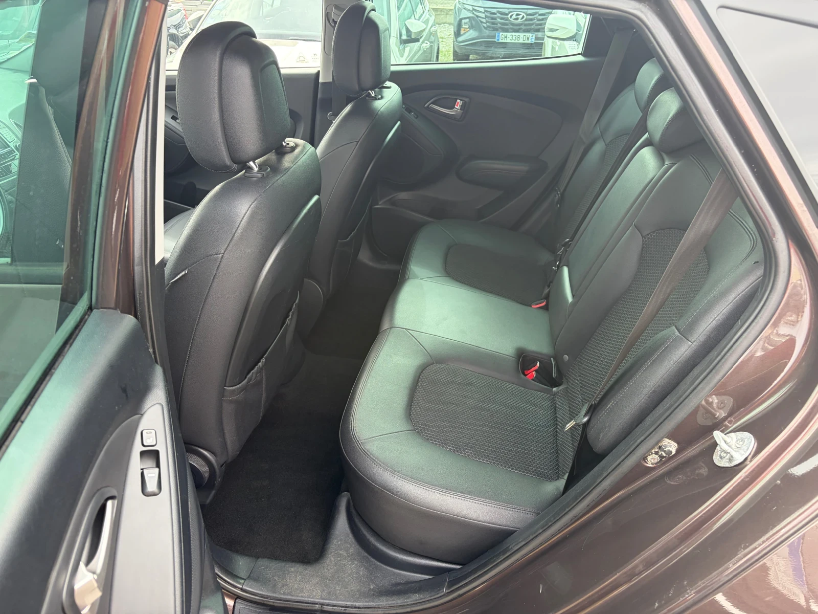Hyundai IX35 1.6 ТОП, снимка 11 - Автомобили и джипове - 56272486