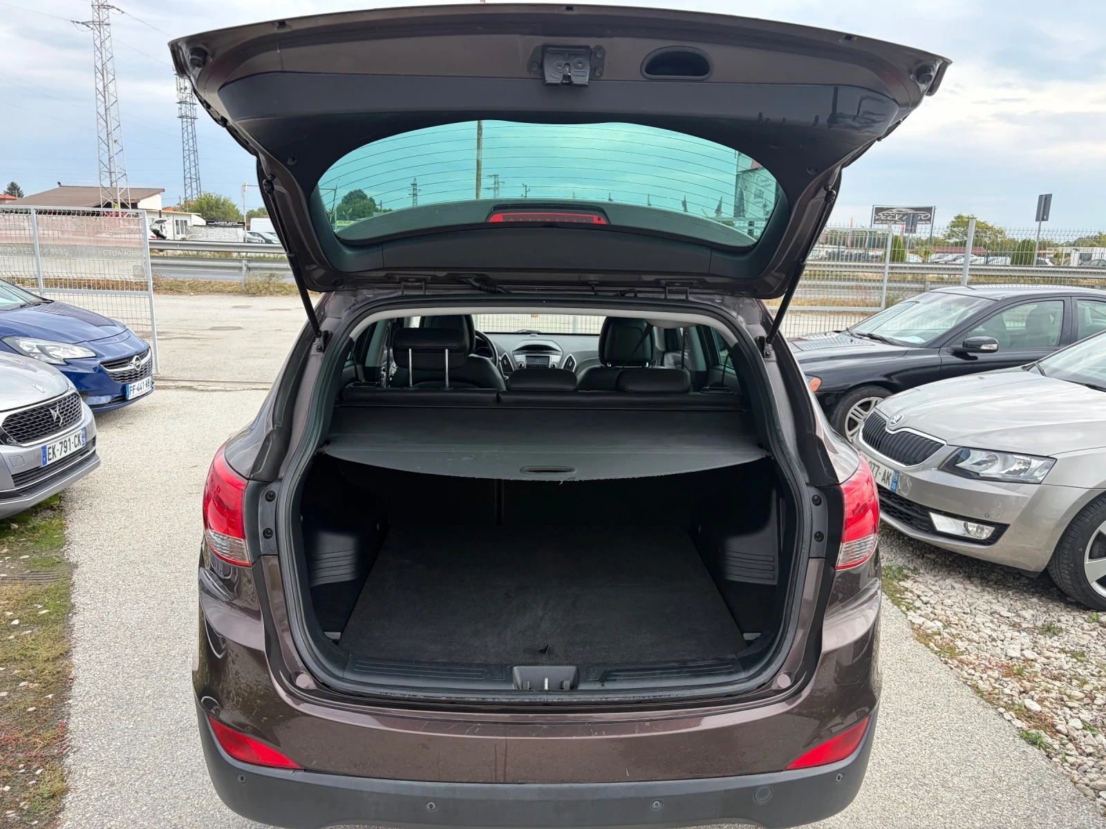 Hyundai IX35 1.6 ТОП, снимка 12 - Автомобили и джипове - 56272486