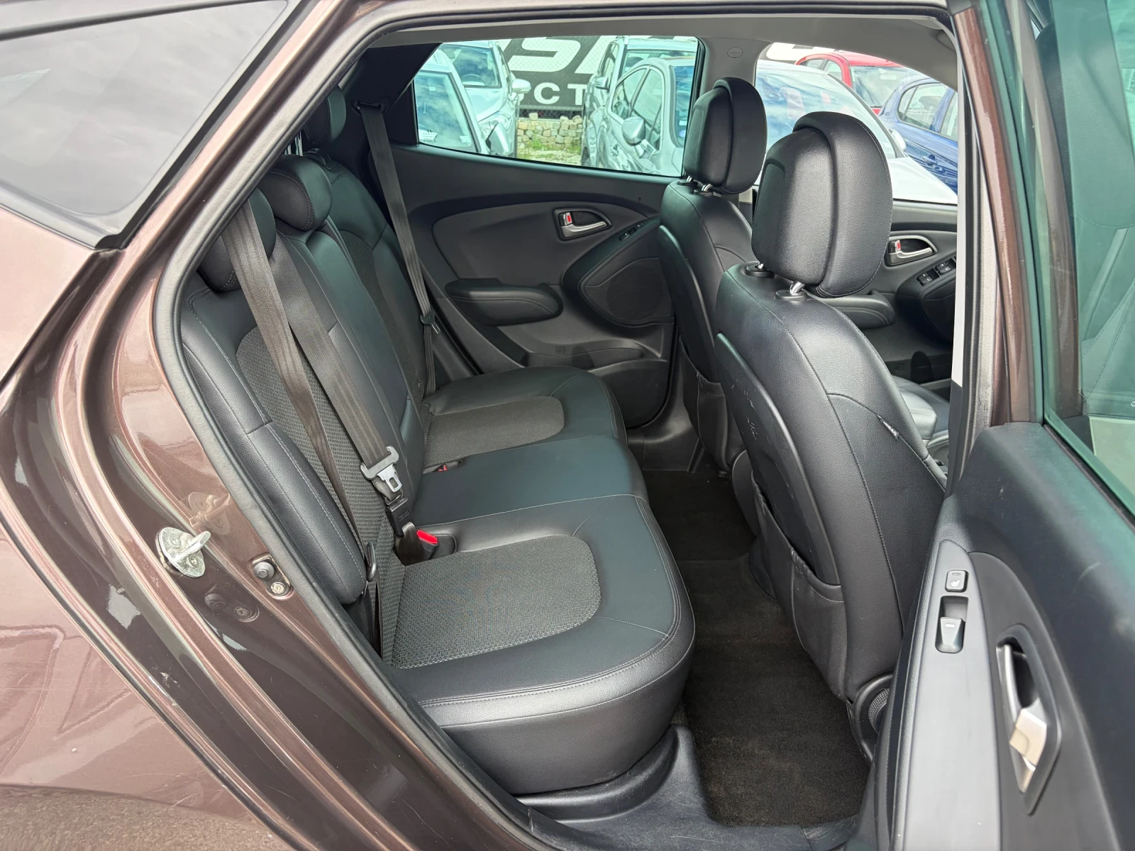 Hyundai IX35 1.6 ТОП, снимка 13 - Автомобили и джипове - 56272486