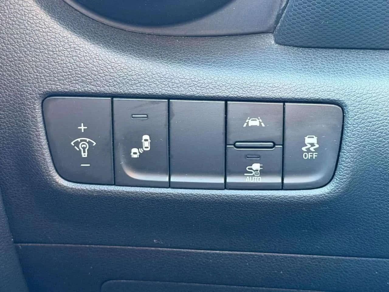 Hyundai Kona, снимка 15 - Автомобили и джипове - 56686780