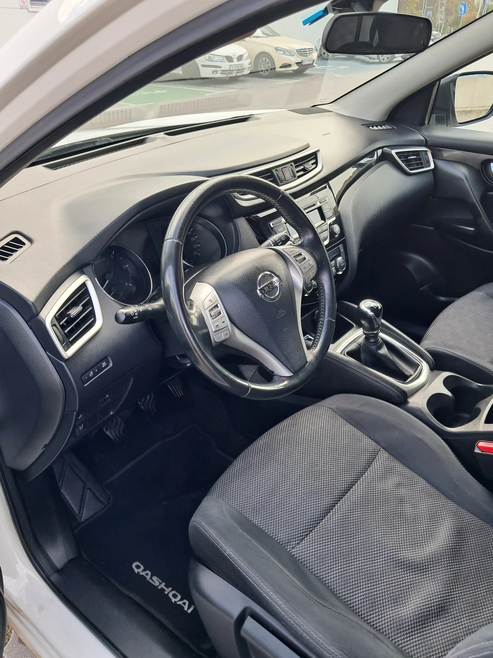 Nissan Qashqai, снимка 11 - Автомобили и джипове - 56718927