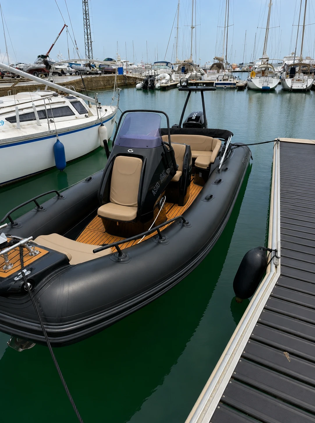 Надуваема лодка GRAND Grand 650 Black  Limited Edition, снимка 2 - Воден транспорт - 55780355