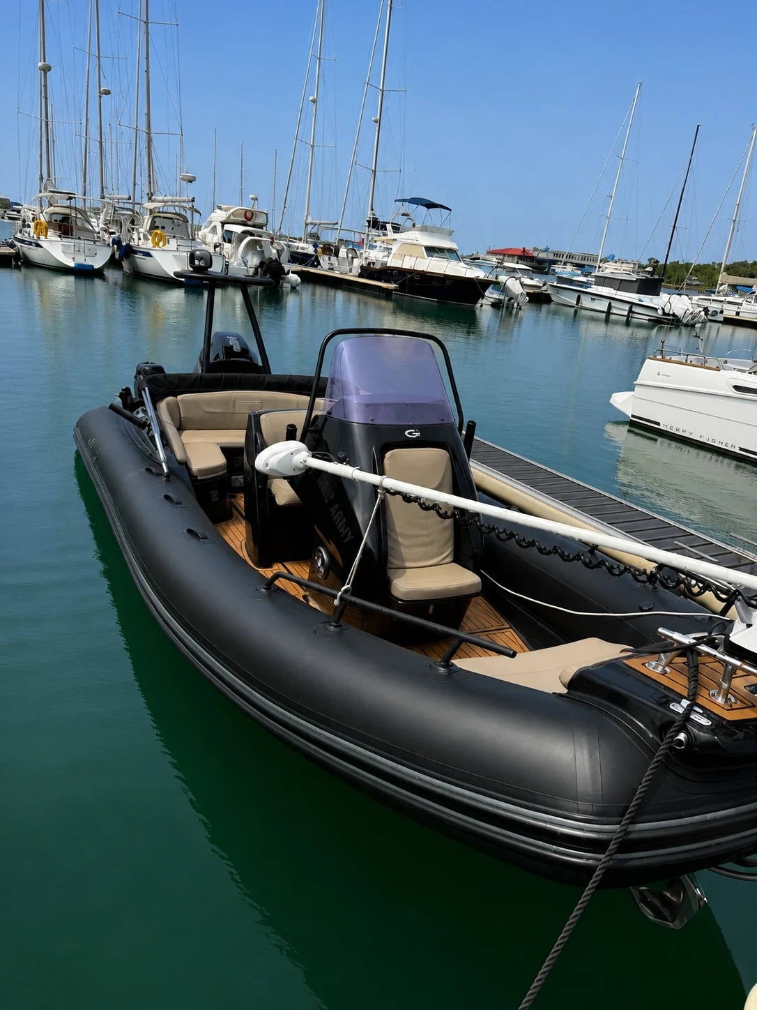 Надуваема лодка GRAND Grand 650 Black  Limited Edition, снимка 1 - Воден транспорт - 55780355
