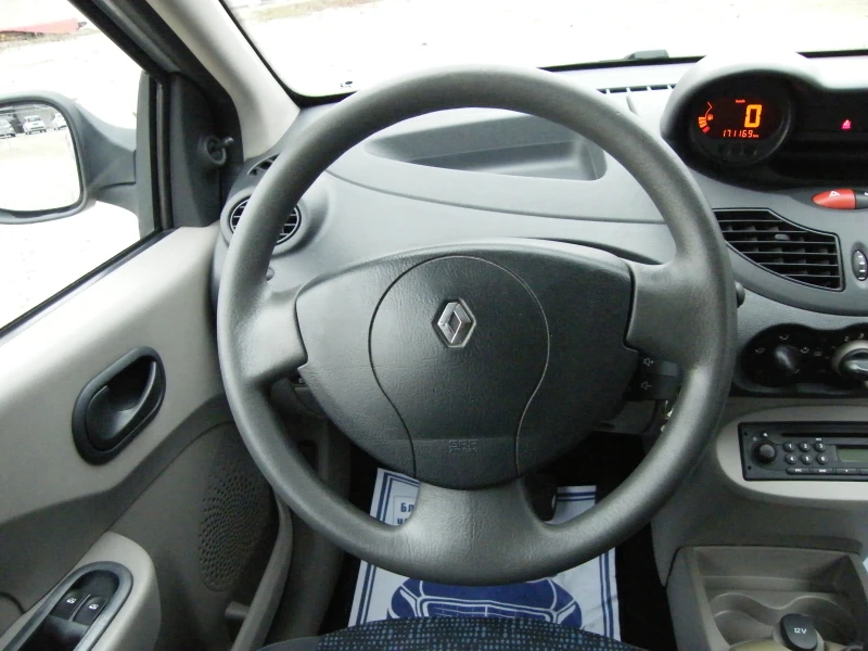Renault Twingo 1.3 i , снимка 12 - Автомобили и джипове - 52553998