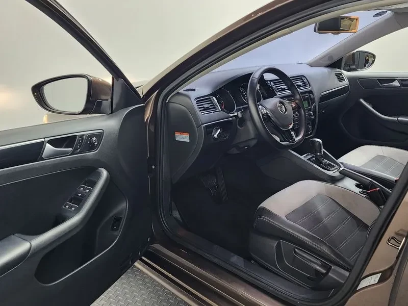 VW Jetta  2.0 Tdi Bluemotion 6Th Generation, снимка 10 - Автомобили и джипове - 55038368