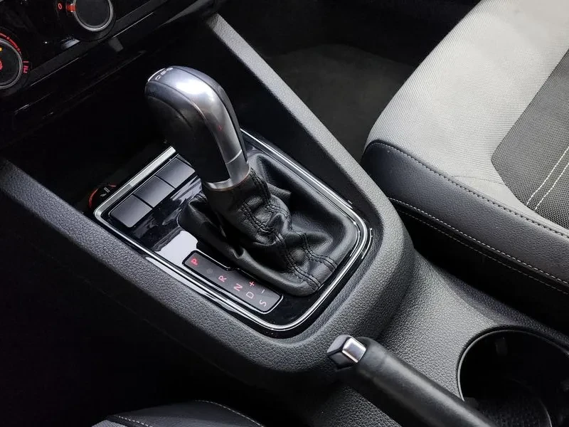 VW Jetta  2.0 Tdi Bluemotion 6Th Generation, снимка 9 - Автомобили и джипове - 55038368