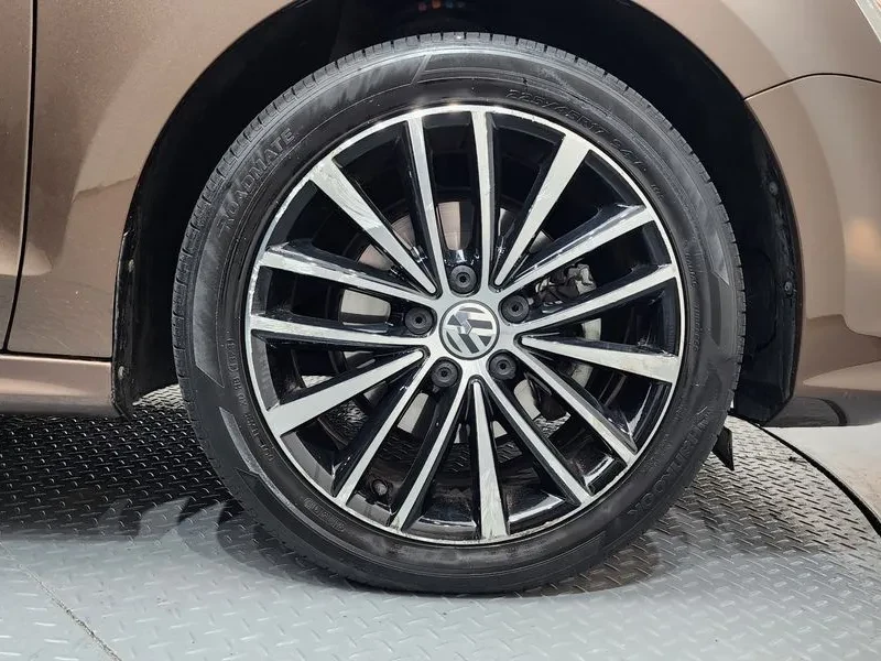 VW Jetta  2.0 Tdi Bluemotion 6Th Generation, снимка 5 - Автомобили и джипове - 55038368