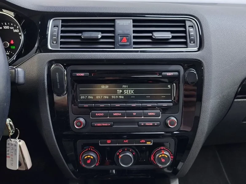 VW Jetta  2.0 Tdi Bluemotion 6Th Generation, снимка 15 - Автомобили и джипове - 55038368