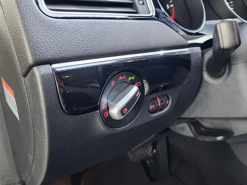 VW Jetta  2.0 Tdi Bluemotion 6Th Generation, снимка 14 - Автомобили и джипове - 55038368