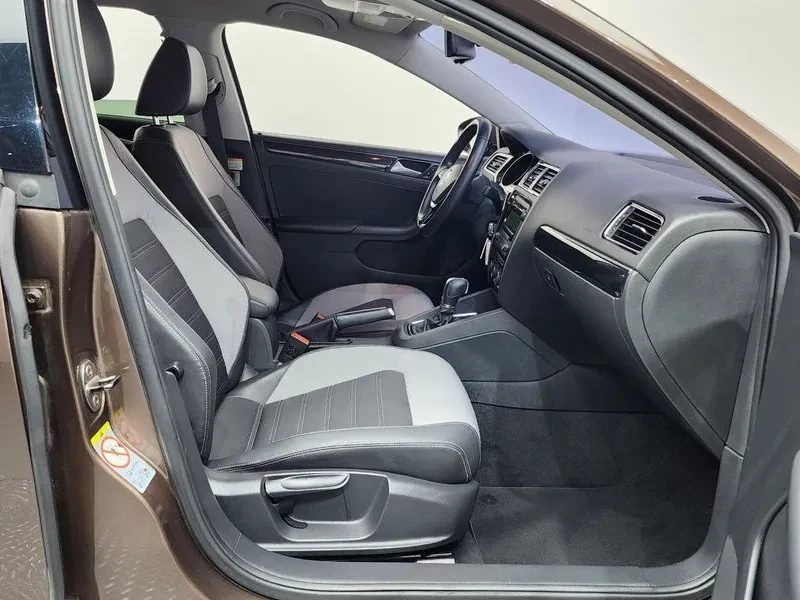 VW Jetta  2.0 Tdi Bluemotion 6Th Generation, снимка 11 - Автомобили и джипове - 55038368