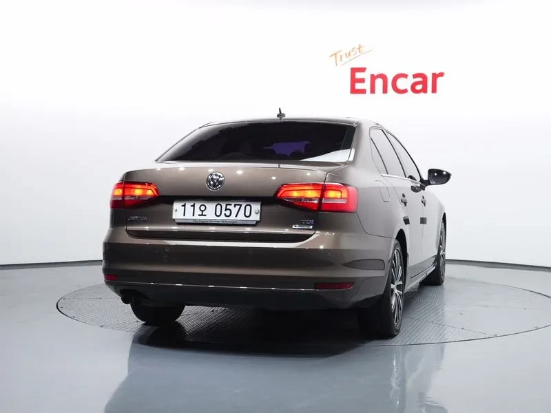 VW Jetta  2.0 Tdi Bluemotion 6Th Generation, снимка 4 - Автомобили и джипове - 55038368
