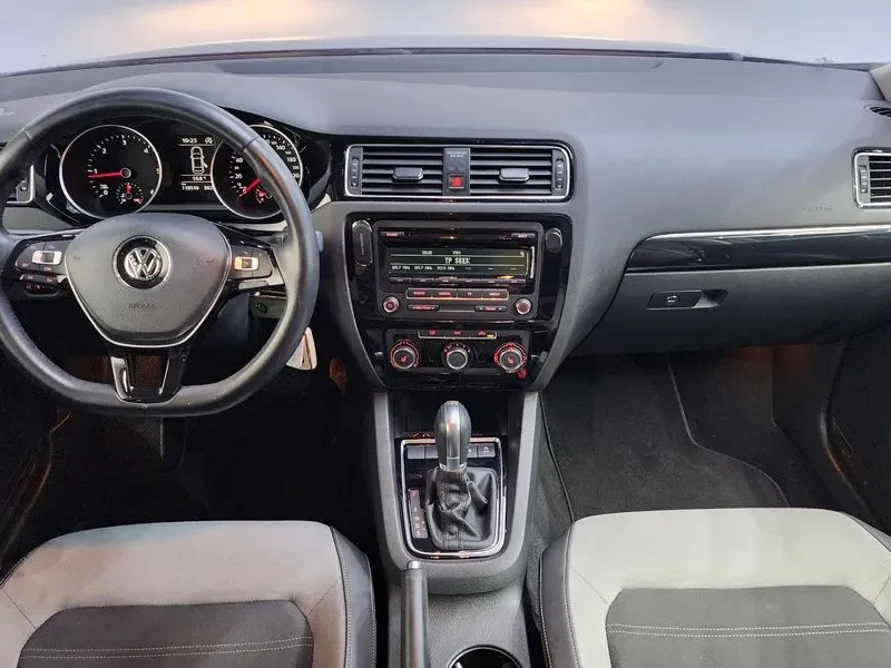 VW Jetta  2.0 Tdi Bluemotion 6Th Generation, снимка 7 - Автомобили и джипове - 55038368