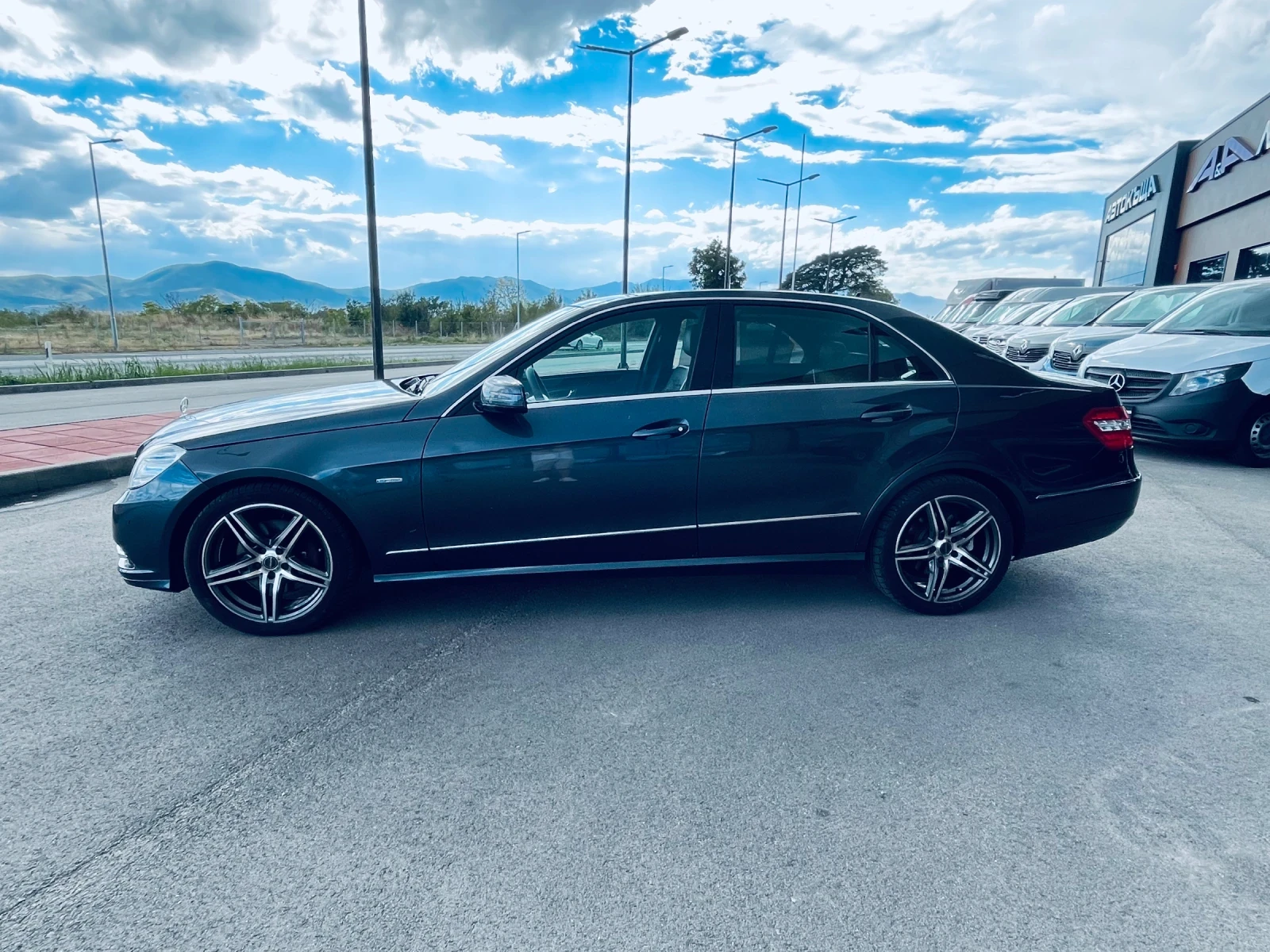 Mercedes-Benz E 350 AVANTGARDE;АВТОМАТИК;НАВИГАЦИЯ;КОЖА;ПАНОРАМА - изображение 2