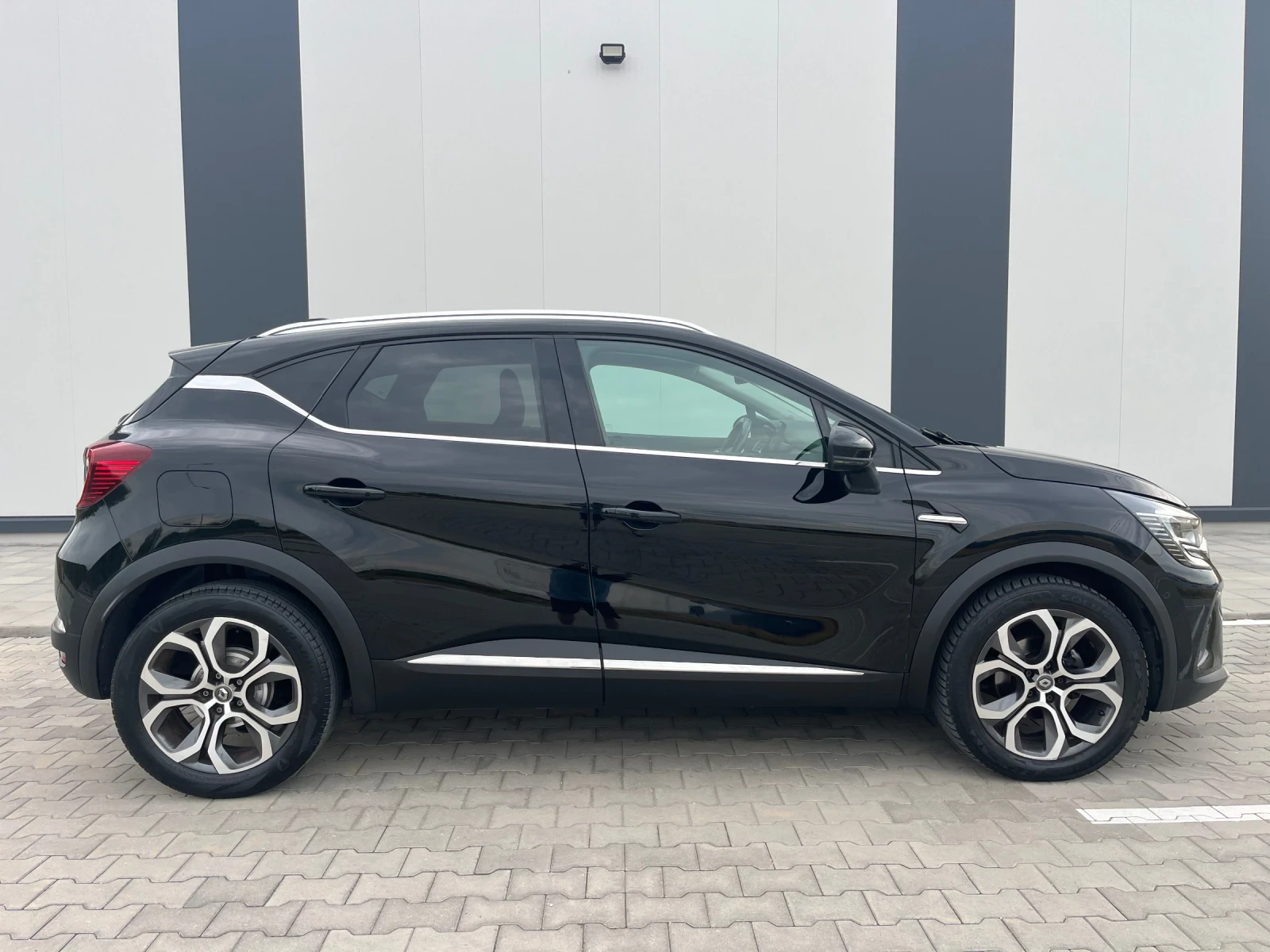 Renault Captur Intens, автомат, кожа, дигитал, нави, 1.5 115к.с - изображение 8