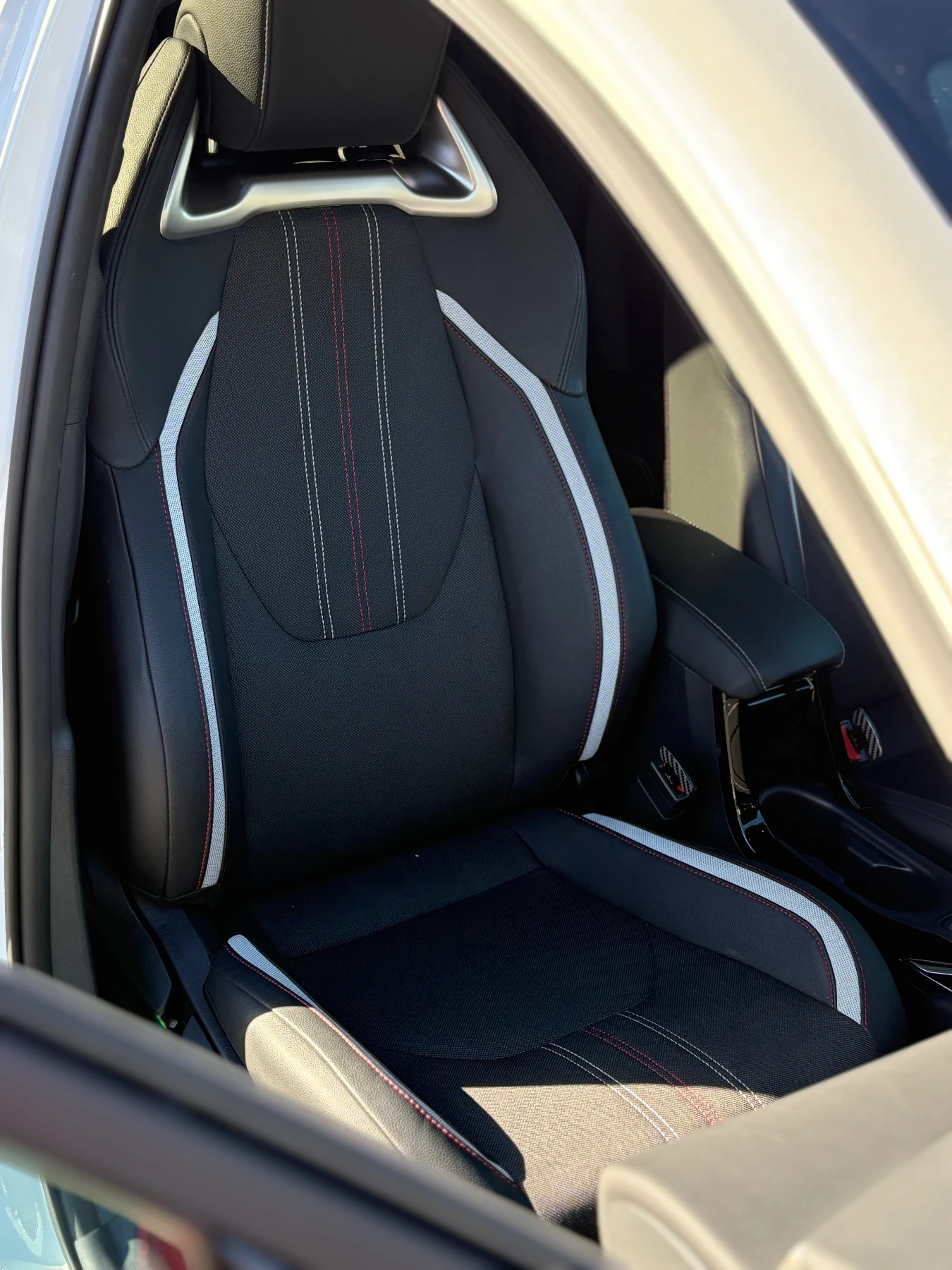 Toyota Corolla 1.8 GR SPORT - изображение 10