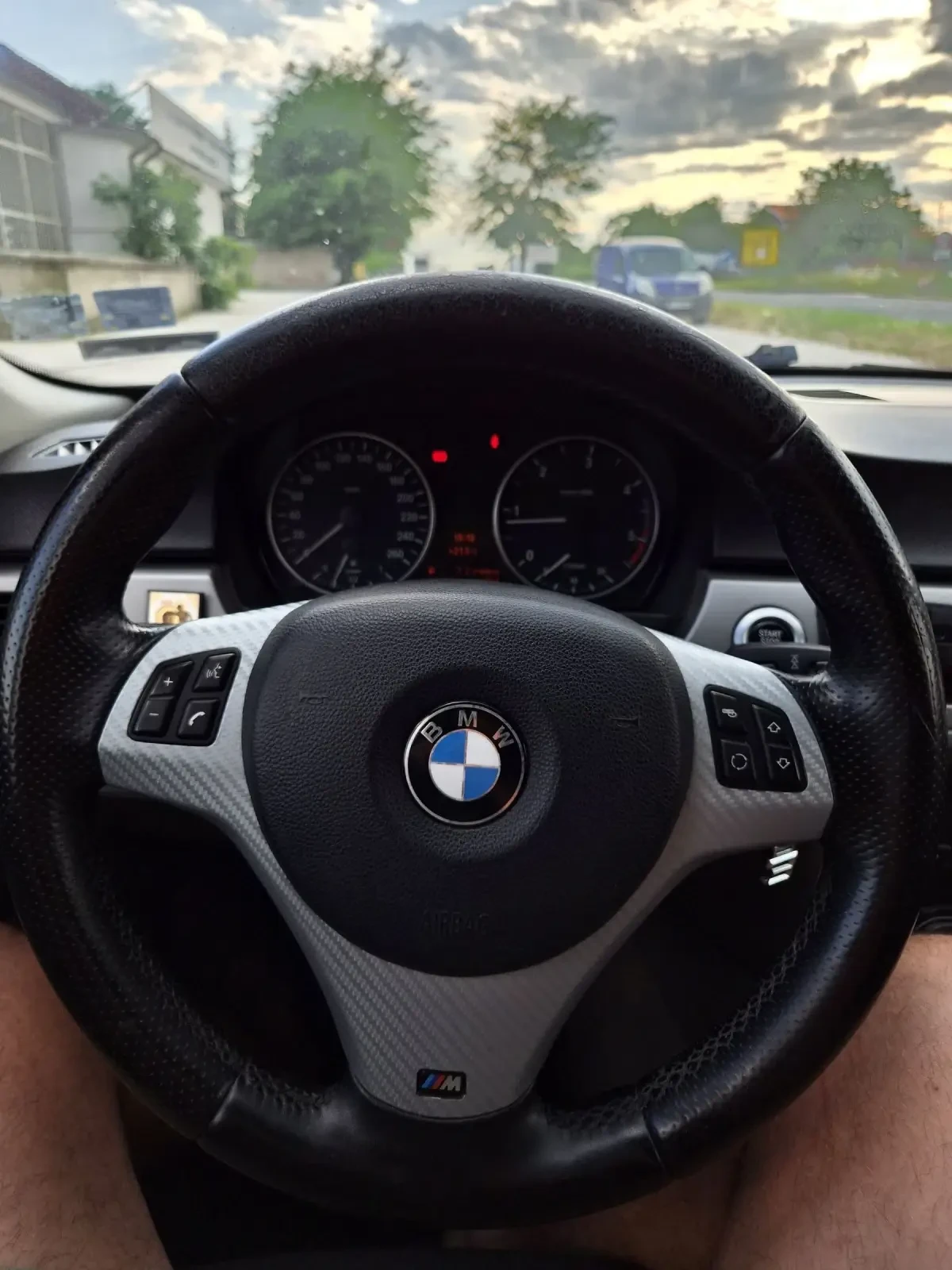 BMW 320, снимка 8 - Автомобили и джипове - 54754435