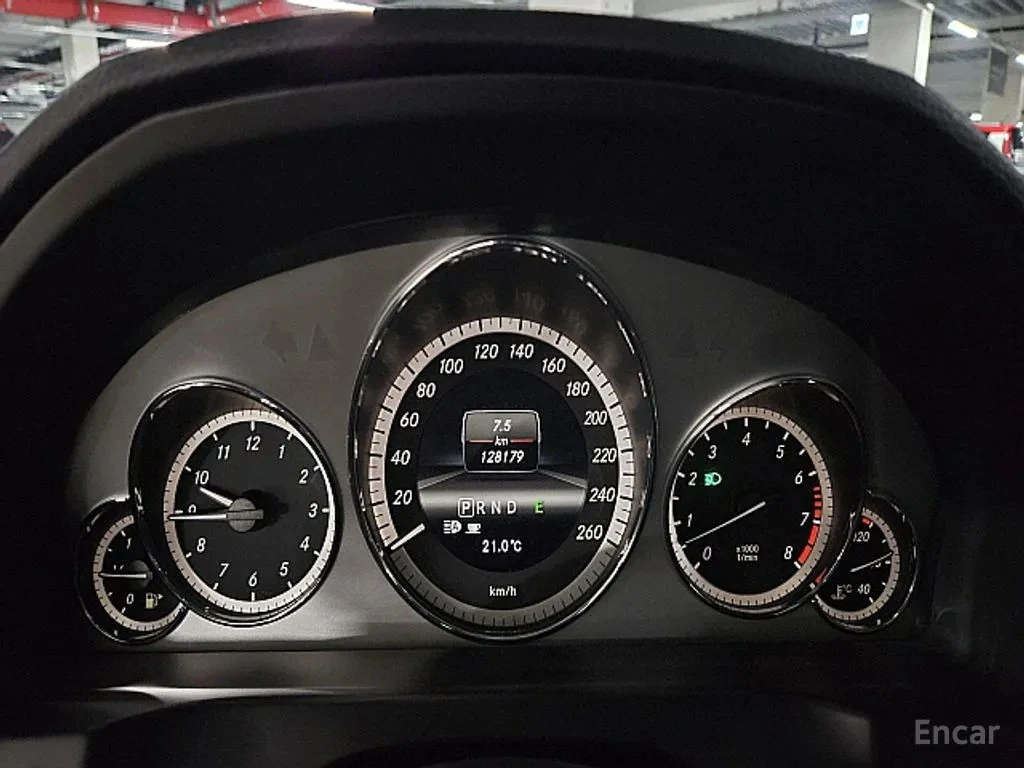 Mercedes-Benz E 350 * ОБДУХ * ПОДГРЕВ * ПАНОРАМА, снимка 9 - Автомобили и джипове - 55130643