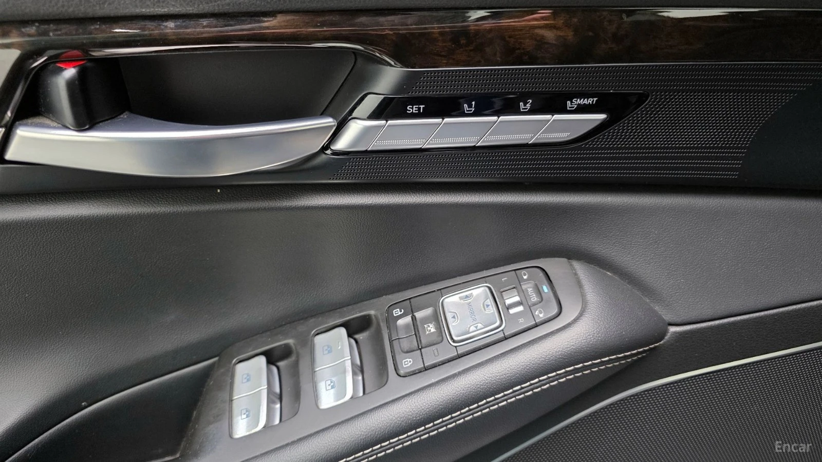 Genesis G90 3.8 AWD Luxury* КОЖА* ОБДУХВ* НАВИ* ПАНО, снимка 12 - Автомобили и джипове - 55508689