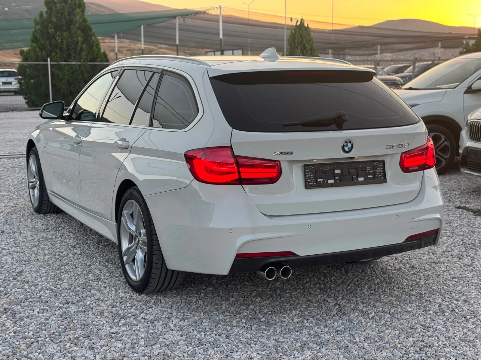 BMW 320 d/M-pack/FACE/PANO/Xdrive, снимка 3 - Автомобили и джипове - 55993907