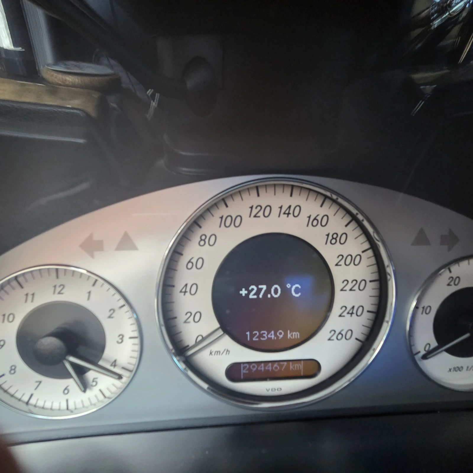 Mercedes-Benz E 320, снимка 11 - Автомобили и джипове - 56121046