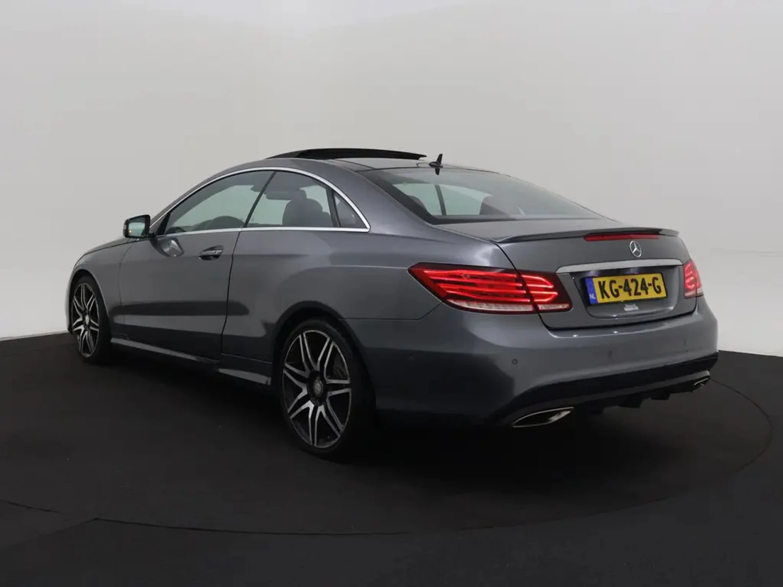 Mercedes-Benz E 200 Панорама-Масажи, снимка 4 - Автомобили и джипове - 56166258