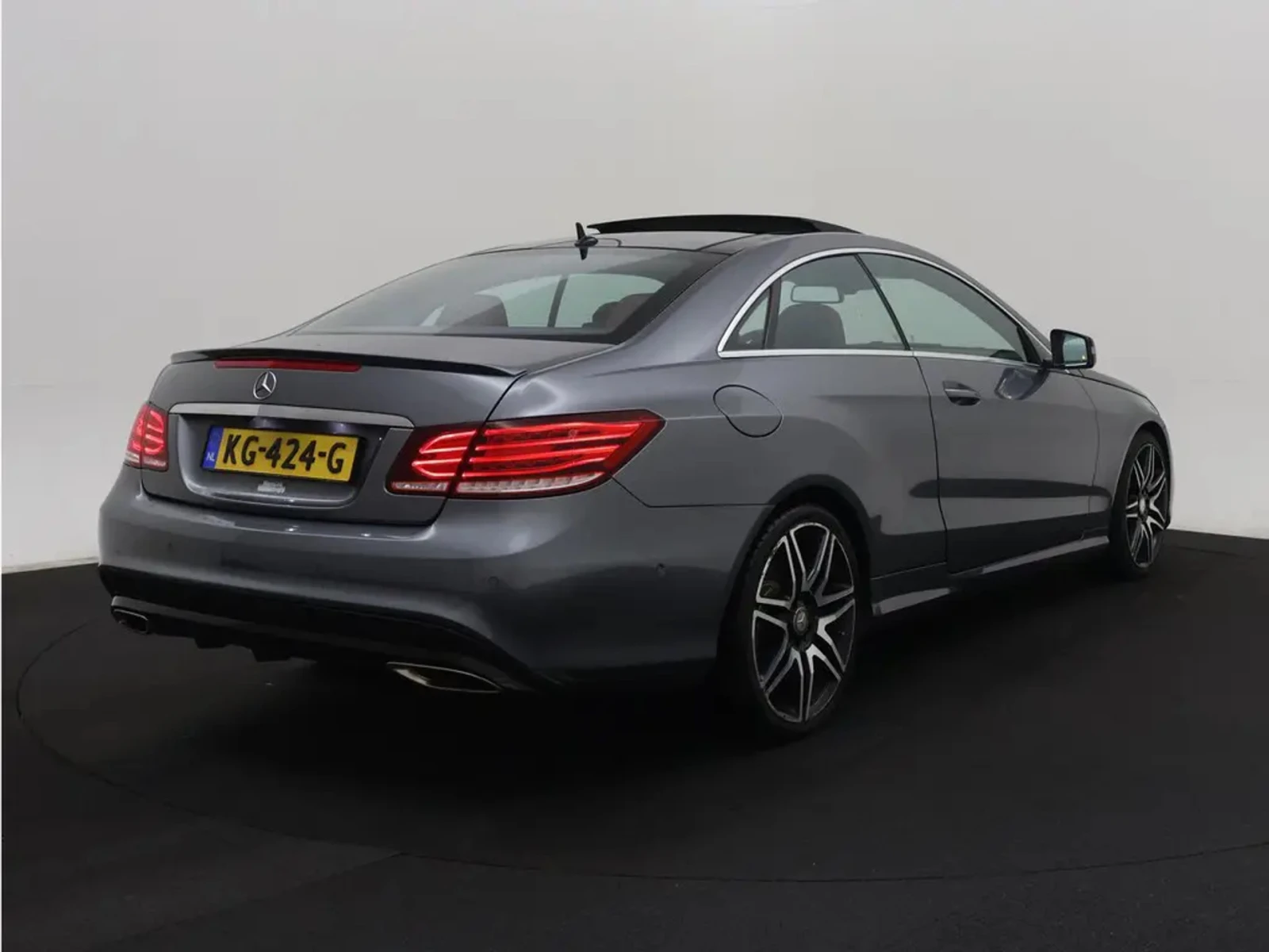 Mercedes-Benz E 200 Панорама-Масажи, снимка 2 - Автомобили и джипове - 56166258