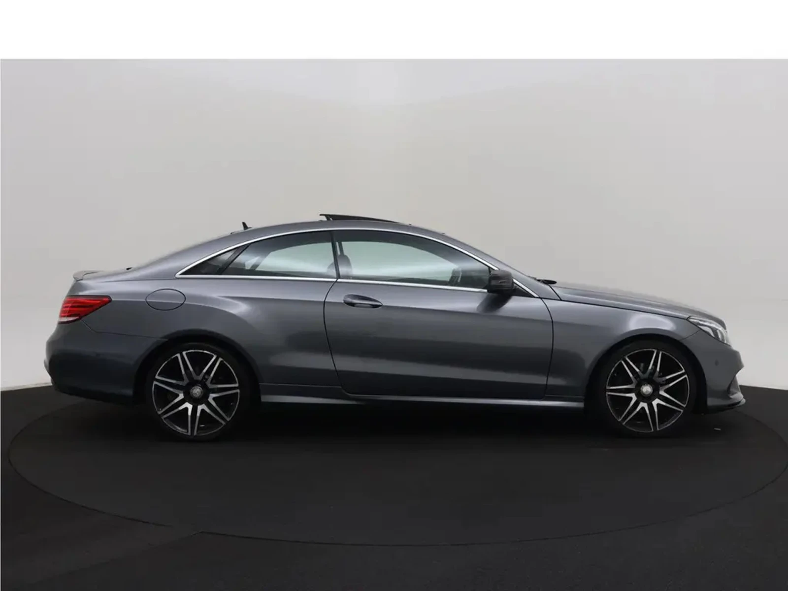Mercedes-Benz E 200 Панорама-Масажи, снимка 3 - Автомобили и джипове - 56166258