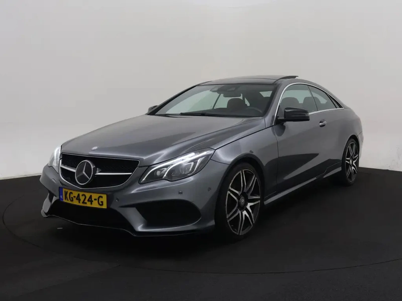 Mercedes-Benz E 200 Панорама-Масажи