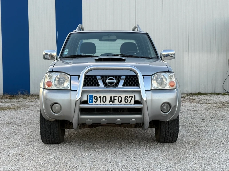 Nissan Navara 2, 5 TDI, снимка 1 - Автомобили и джипове - 48339420