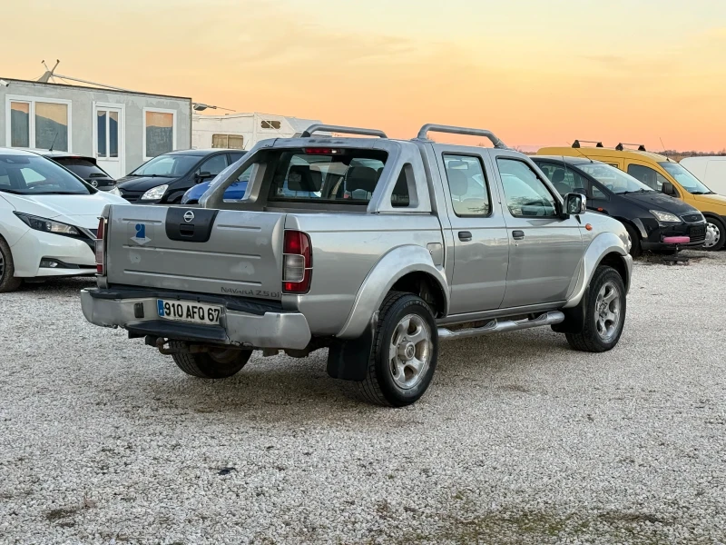 Nissan Navara 2, 5 TDI, снимка 5 - Автомобили и джипове - 48339420