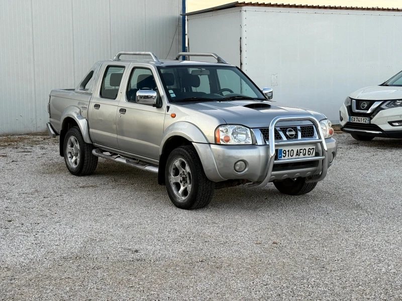 Nissan Navara 2, 5 TDI, снимка 4 - Автомобили и джипове - 48339420