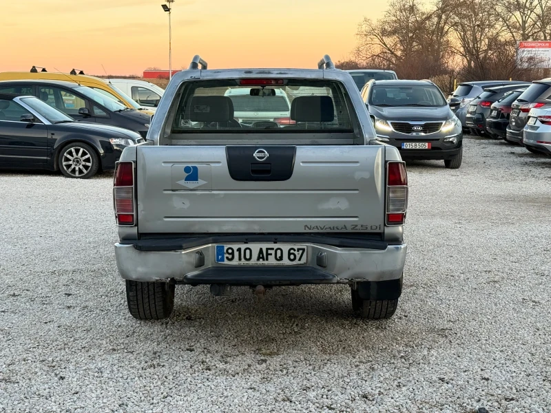 Nissan Navara 2, 5 TDI, снимка 6 - Автомобили и джипове - 48339420